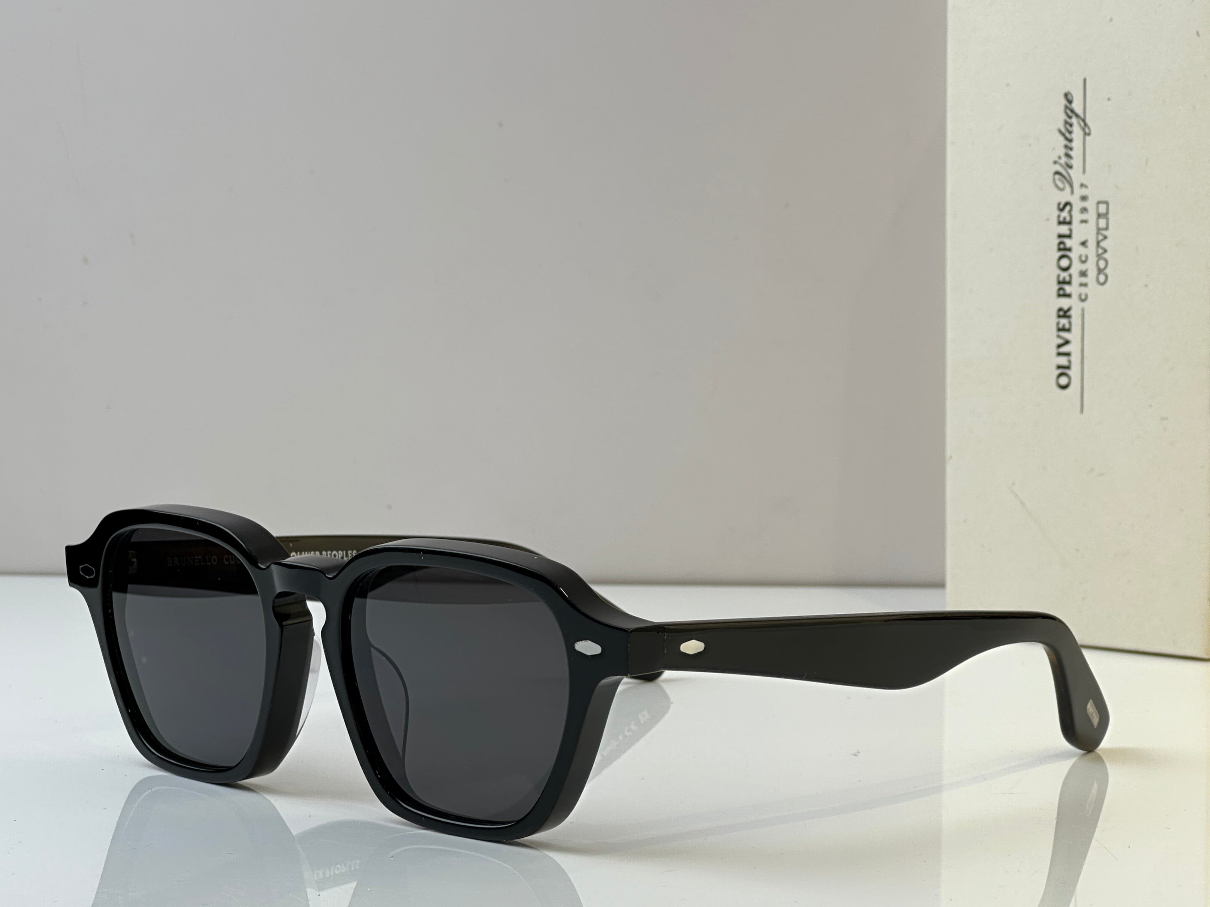Oliver Peoples 2025