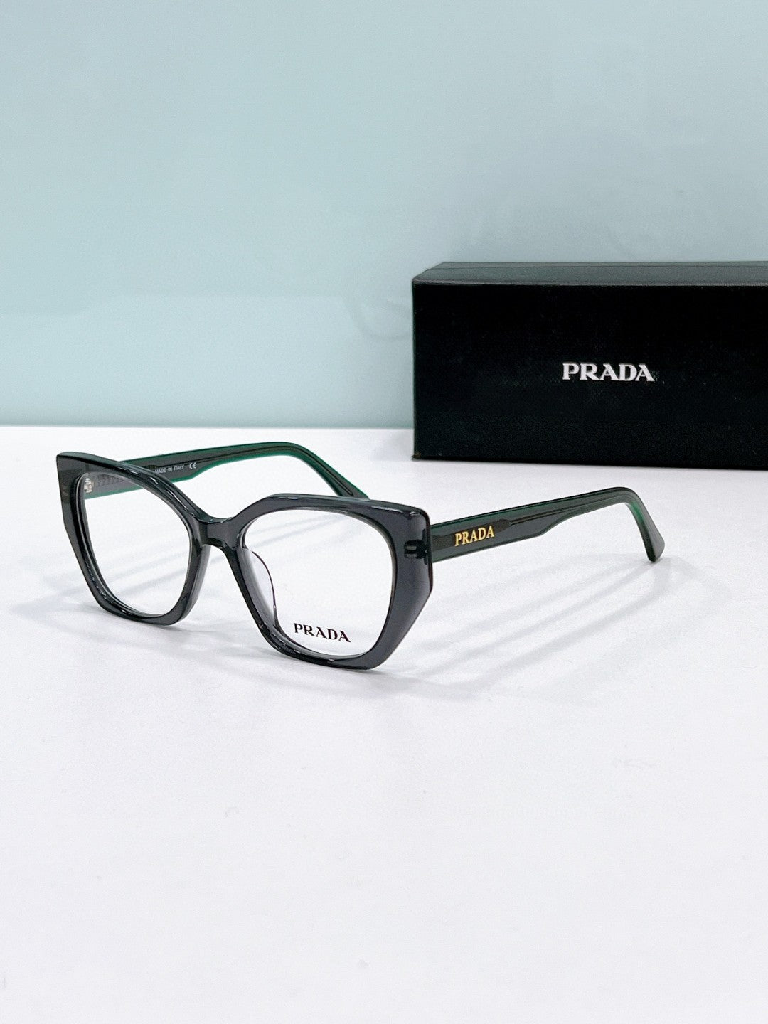 Prada  2025