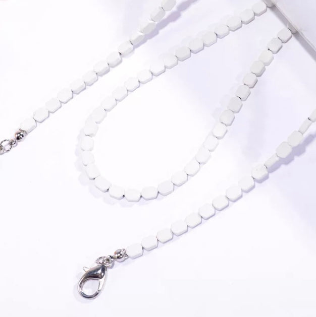 YCMKA21054 - Colorful geometric  beads in a striking look.