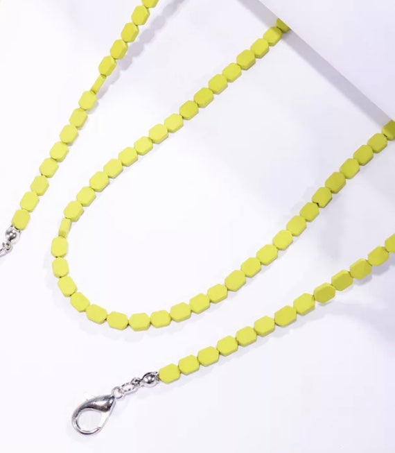 YCMKA21054 - Colorful geometric  beads in a striking look.
